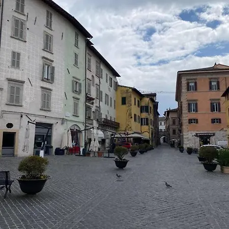 La Casa In Borgo Con Parcheggio Per Bici E Moto Privato! 斯波莱托