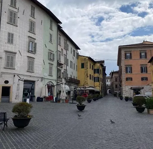 La Casa In Borgo Con Parcheggio Per Bici E Moto Privato! スポレート